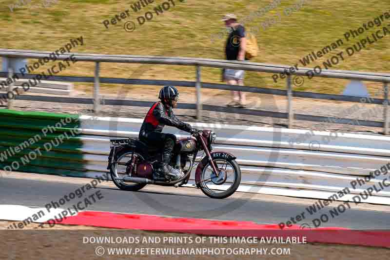 Vintage motorcycle club;eventdigitalimages;mallory park;mallory park trackday photographs;no limits trackdays;peter wileman photography;trackday digital images;trackday photos;vmcc festival 1000 bikes photographs